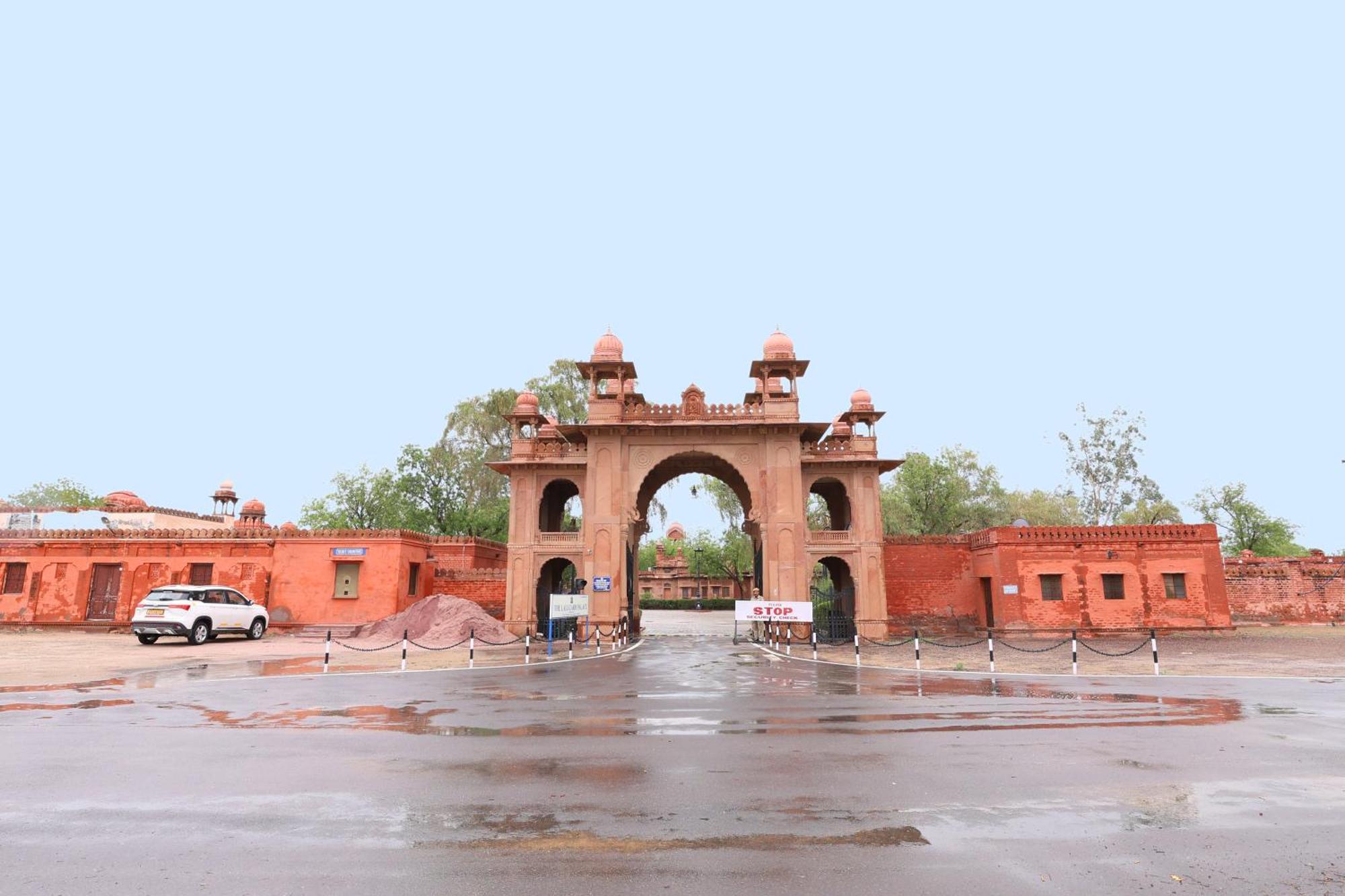 The Lallgarh Palace - A Heritage Hotel Bikaner Buitenkant foto